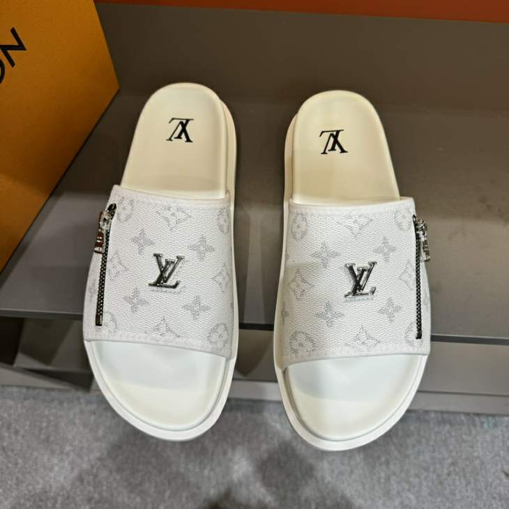 Picture of Louis Vuitton Slippers _SKULVsz38-46jyh02091467